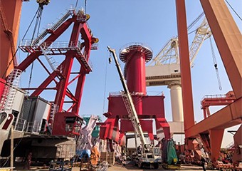 通(tōng)州灣2台150T門(mén)座機(jī)順利完工(gōng)發運